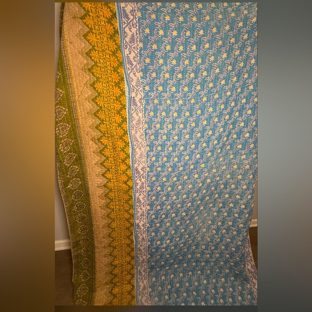 Colorful Kantha Quilt with Star Patterns - Picture 3 of 4
